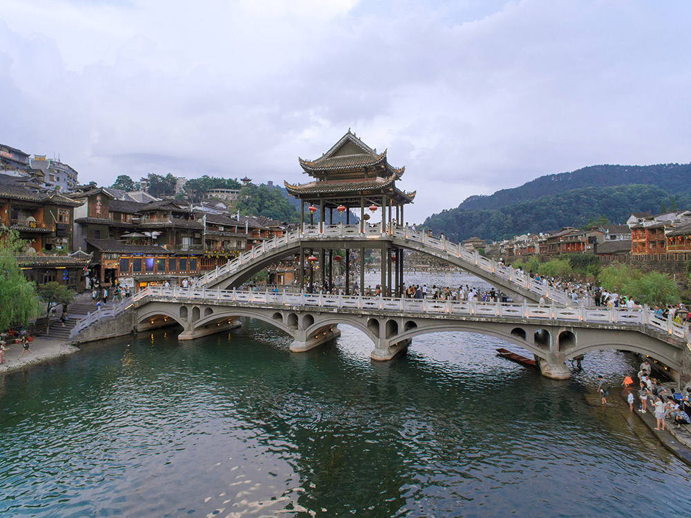 9.凤凰风、雪、雨、雾桥  配图1.jpg